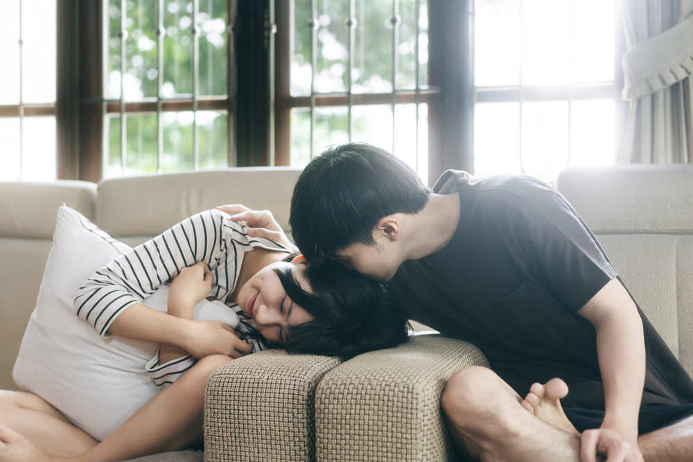 「ドキドキが 止まらないっ♡」彼が“本命限定でするスキンシップ”って?