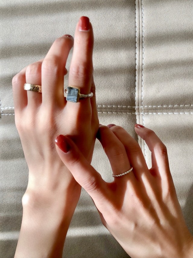 指輪が似合わない女性の特徴 似合う人との違いは手の形 ネイル 選び方にあり Lamire ラミレ