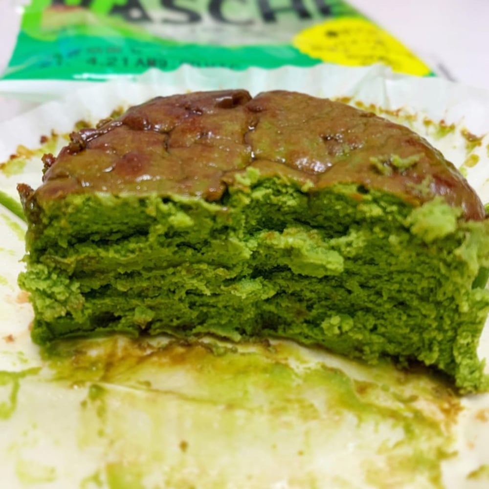 ローソンのバスチーバスク風抹茶チーズケーキの断面写真