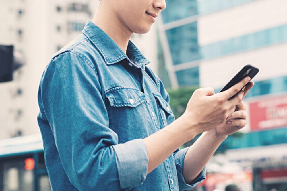 「デートしたいな♡」男性が「本気の女性」にするLINE