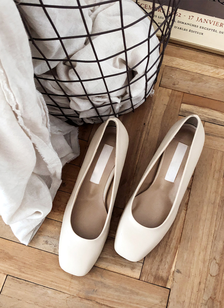 【パンプスとは】ハイヒールとの違いは何？形･素材･ヒール別の種類を解説 lamire [ラミレ]