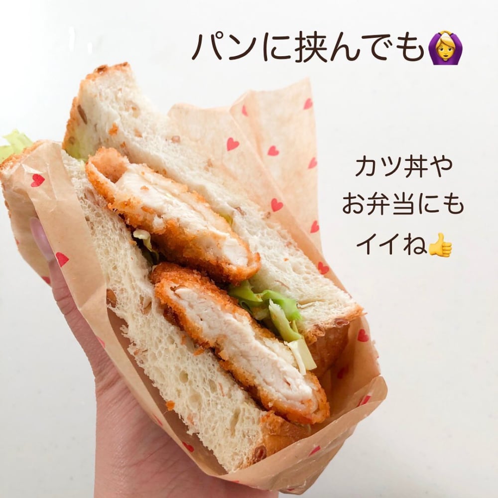 業務スーパーの鶏屋さんのチキンカツをパンに挟んだ写真