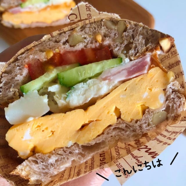コストコ食材で作ったボリュームサンドの断面写真