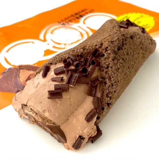ローソン「クルリン ザクふわくるりんケーキ(チョコ)」