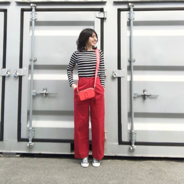 赤パンツの人気レディースコーデ13選 ファッションの幅が広がる大人のこなれコーデ術 Lamire ラミレ