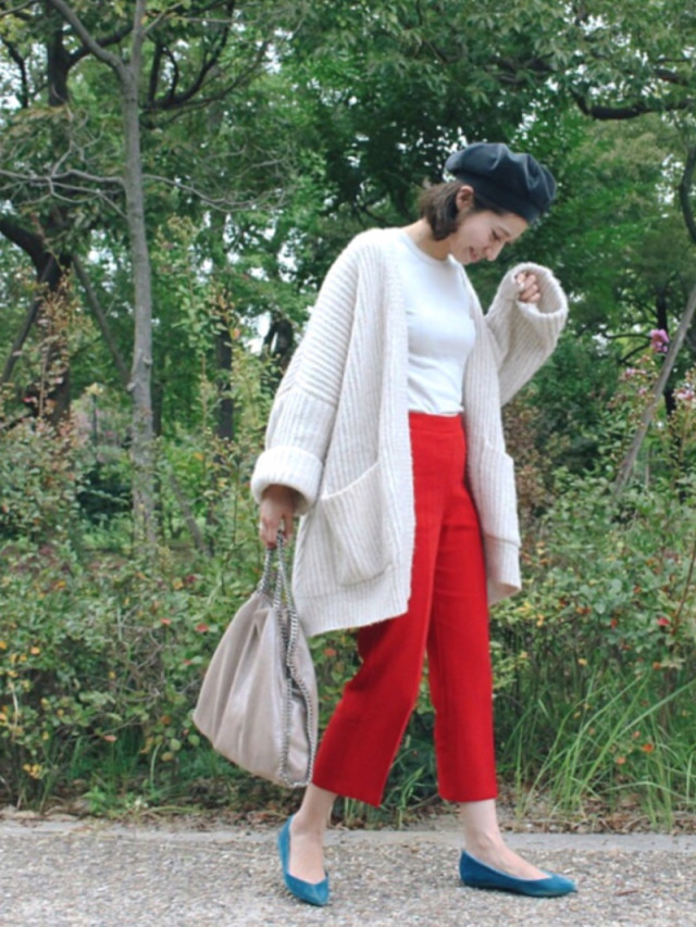 赤パンツの人気レディースコーデ13選 ファッションの幅が広がる大人のこなれコーデ術 Lamire ラミレ