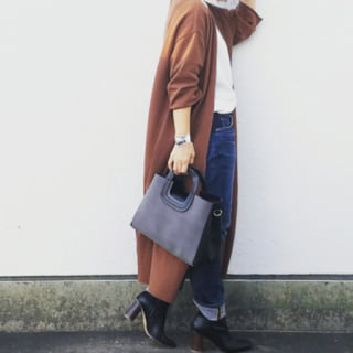 アイボリー色に合う色は10色 何色の服 ファッションコーデに組み合わせるのが正解 Lamire ラミレ