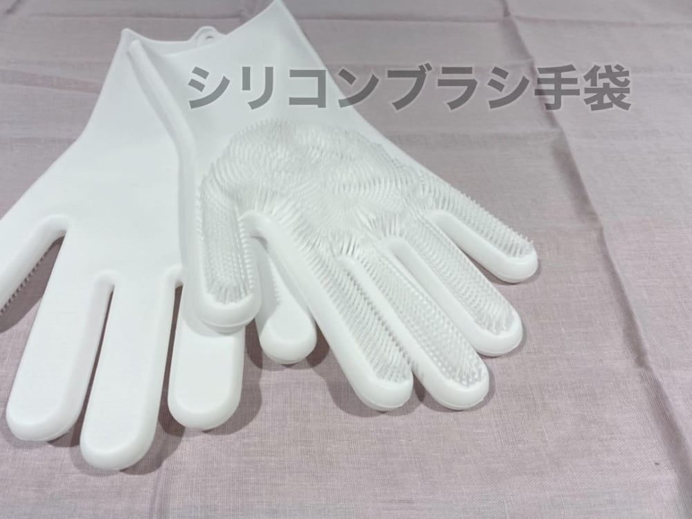 スリーコインズのシリコンブラシ手袋の写真