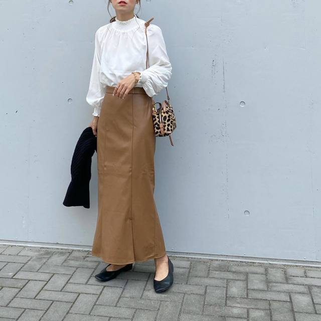 肌馴染みの良いキャメルスカートで作る 絶対に可愛いコーデ集 Lamire ラミレ