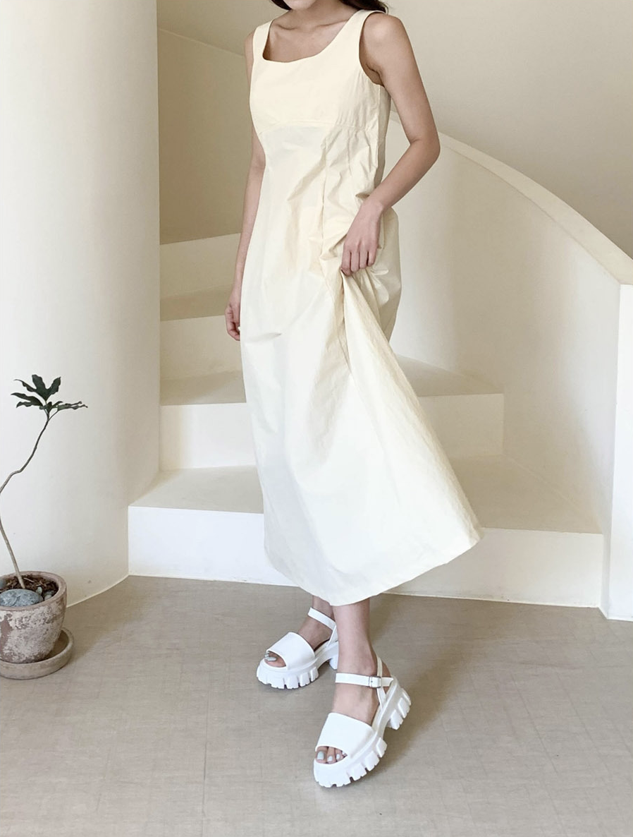 春夏は足元から軽やかに 白サンダルをとことん履きまわすコーデ集 Lamire ラミレ 春夏は足元から軽やかに 白サンダルをとことん履きまわすコーデ集 Lamire ラミレ
