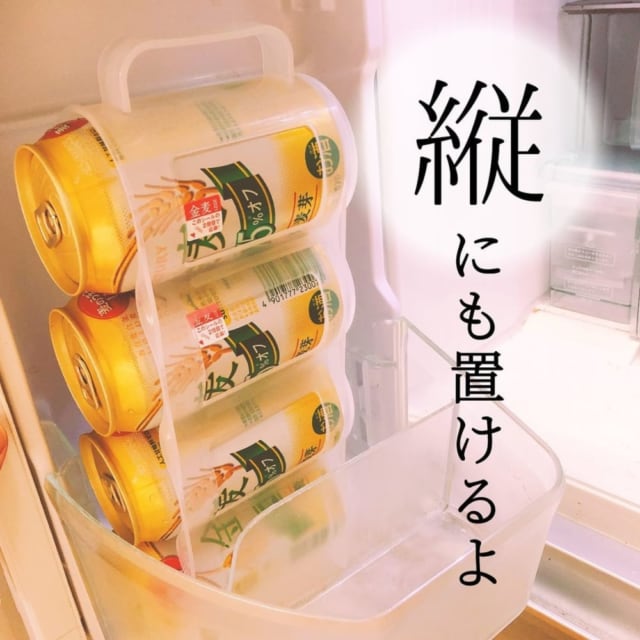 ダイソーの缶ストッカーで缶飲料を縦向きに収納している写真