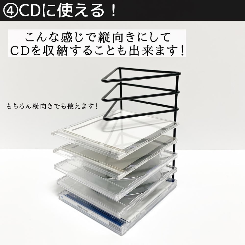 ダイソーのブックスタンド三角型にCDを収納している写真
