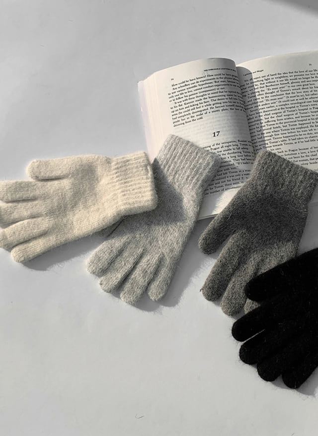 白黒、ライトグレー、ダークグレーの手袋
