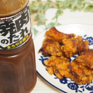 業務スーパー焼肉のたれと唐揚げを一緒に撮影