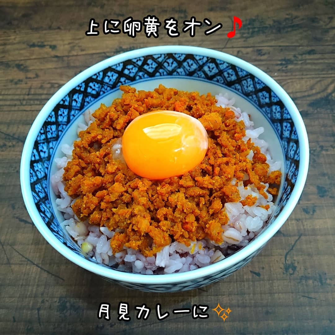 業務スーパーの畑のお肉のカレーそぼろで作った月見カレー