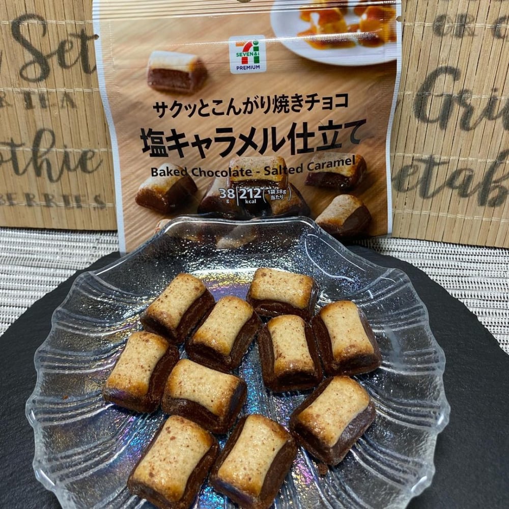 セブンイレブンのサクッとこんがり焼きチョコ塩キャラメル仕立て