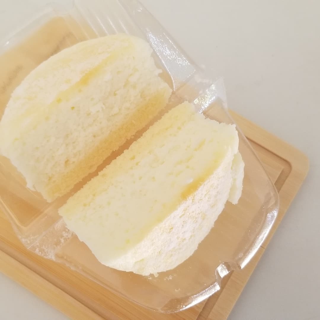 白いスフレチーズケーキ