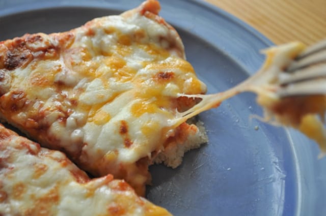 コストコ「ピザ」伸びるチーズ