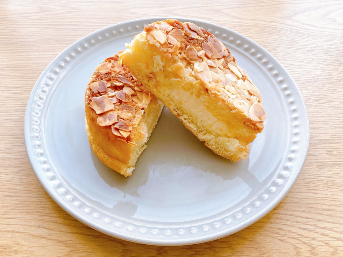 アーモンドが口の中いっぱいに広がる ファミマの新作 アーモンドフロランタン なクリームパン は必見 Lamire ラミレ