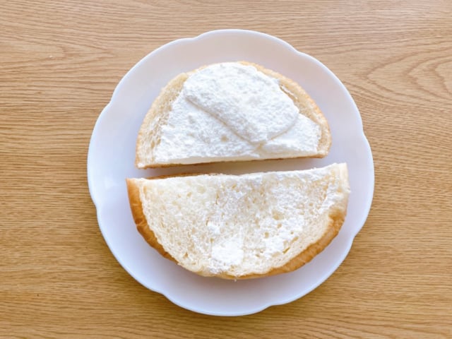 北海道牛乳仕込みの牛乳パンのクリームはとにかく濃厚です。