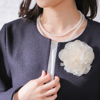 ハニーズのコサージュ＆ネックレスの画像